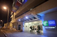 Holiday-Inn-Express-Jumeirah-exteriér-2-dubaj.nadosah.sk